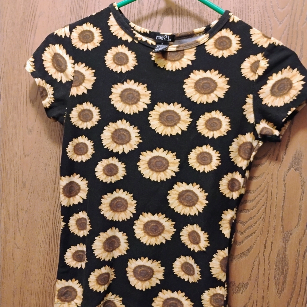 Rue21 Black Sunflower Print Women's Top